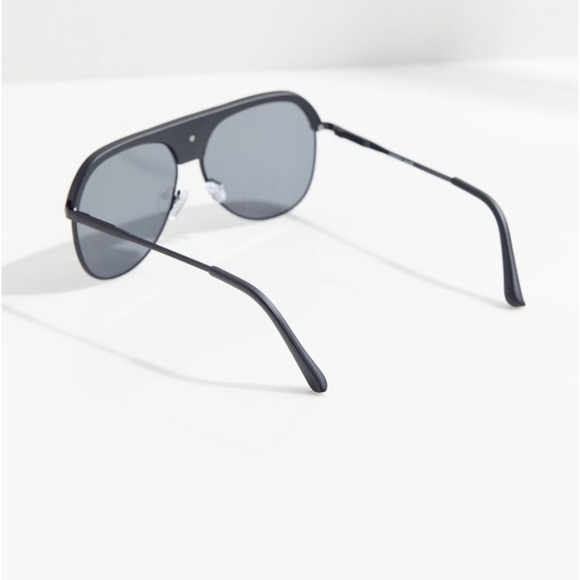 Sunnies - Picture 3 of 3